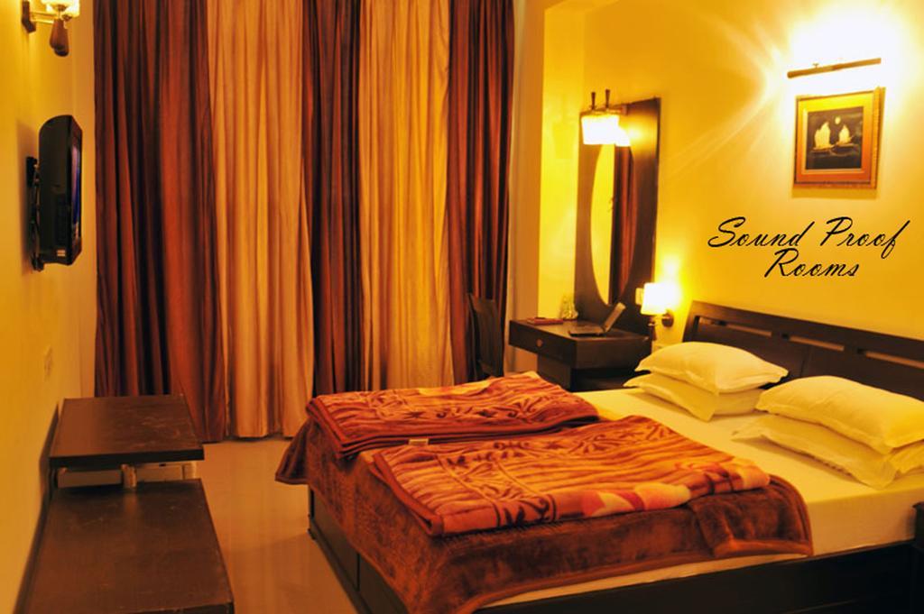 Hotel Hong Kong Inn Amritsar Buitenkant foto
