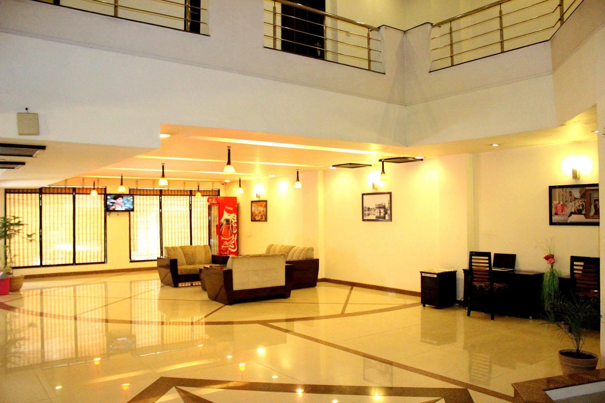Hotel Hong Kong Inn Amritsar Buitenkant foto