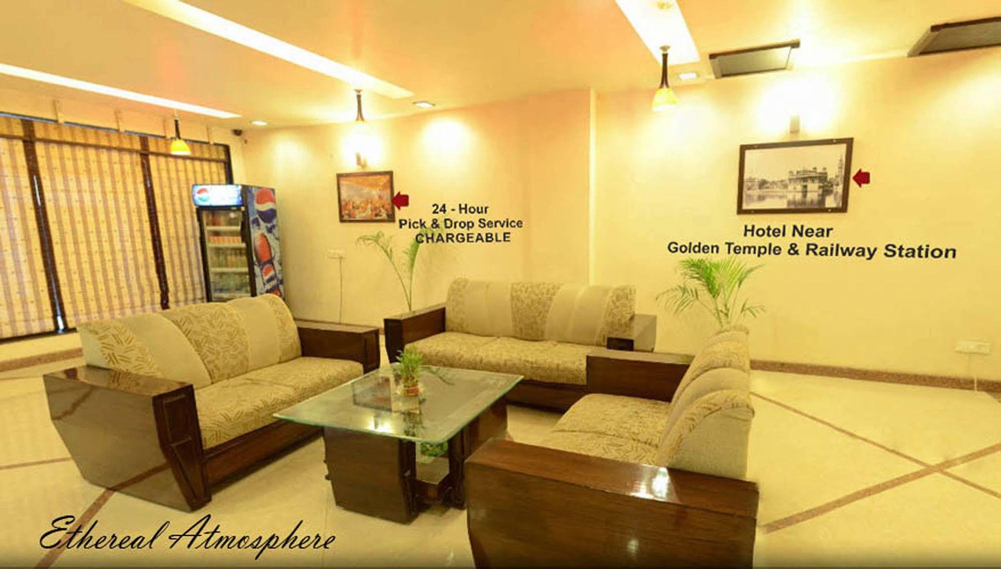 Hotel Hong Kong Inn Amritsar Buitenkant foto