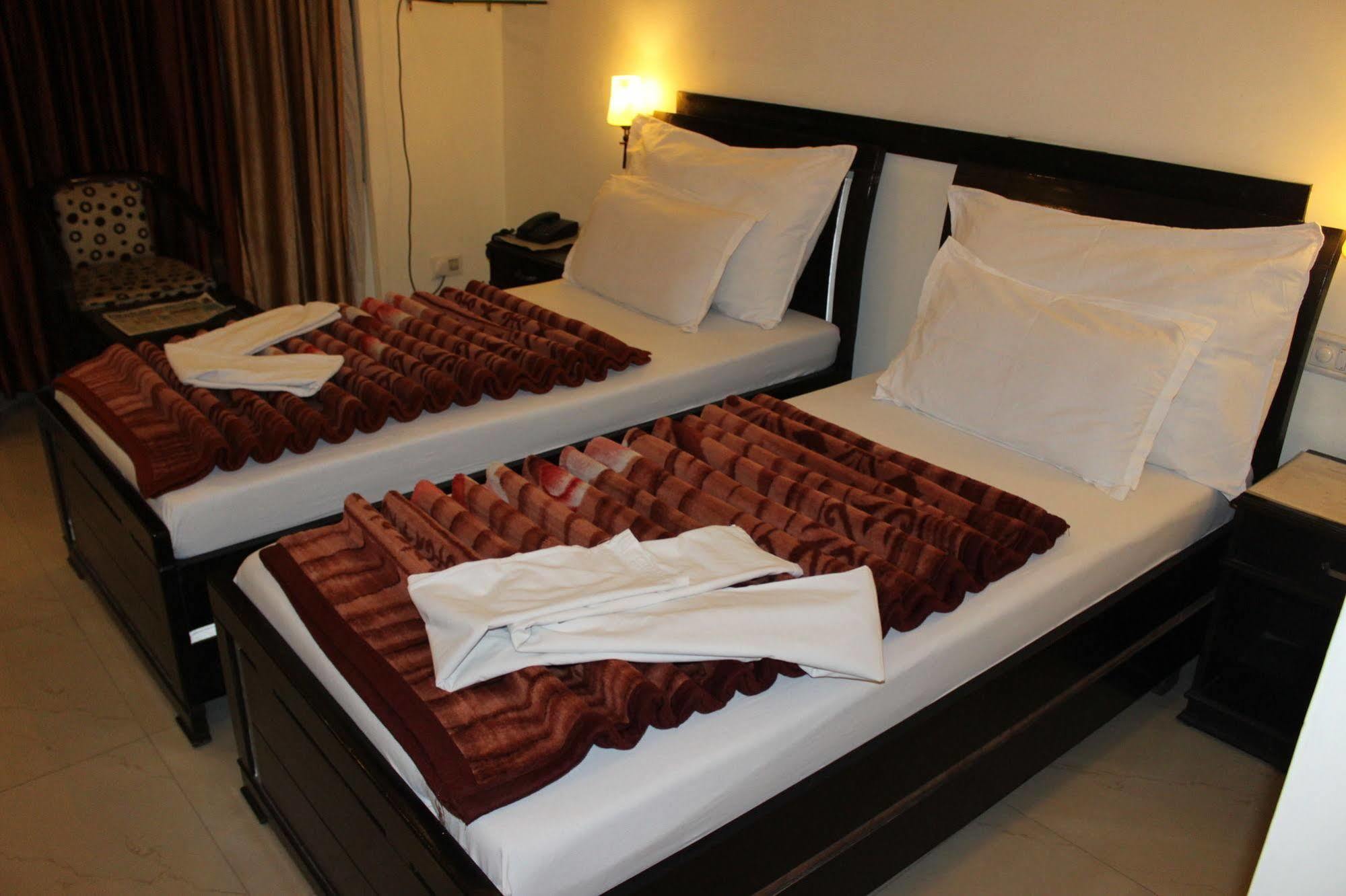 Hotel Hong Kong Inn Amritsar Buitenkant foto