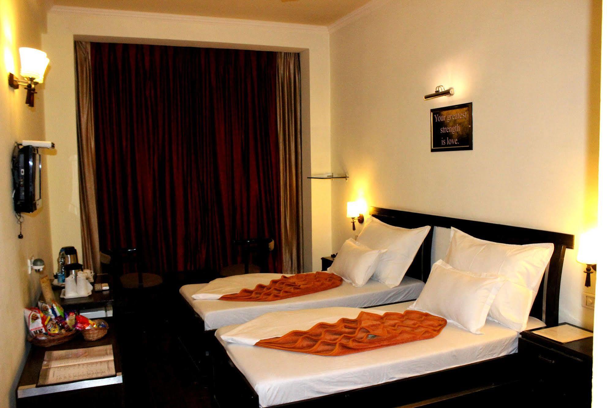 Hotel Hong Kong Inn Amritsar Buitenkant foto