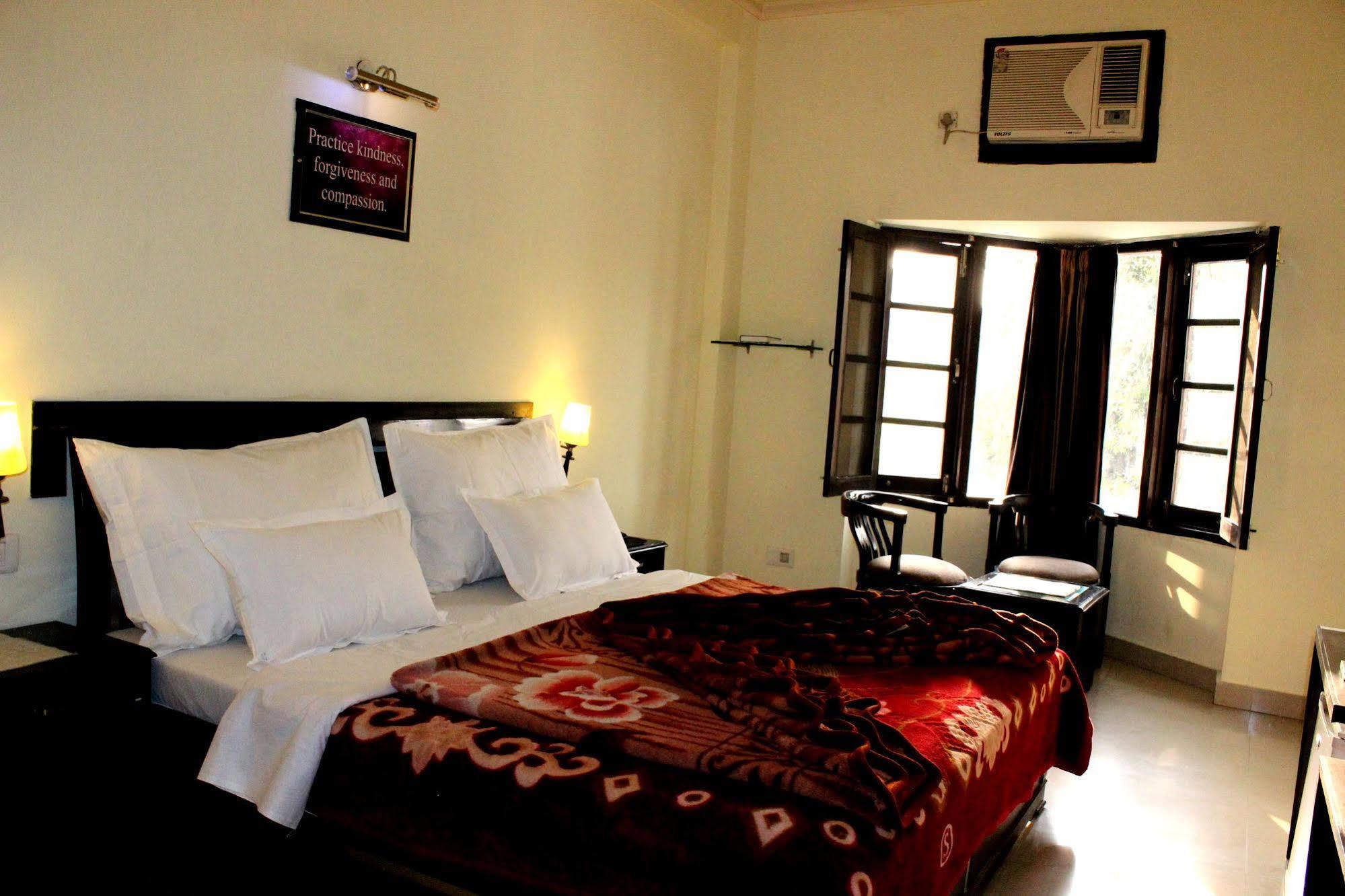 Hotel Hong Kong Inn Amritsar Buitenkant foto