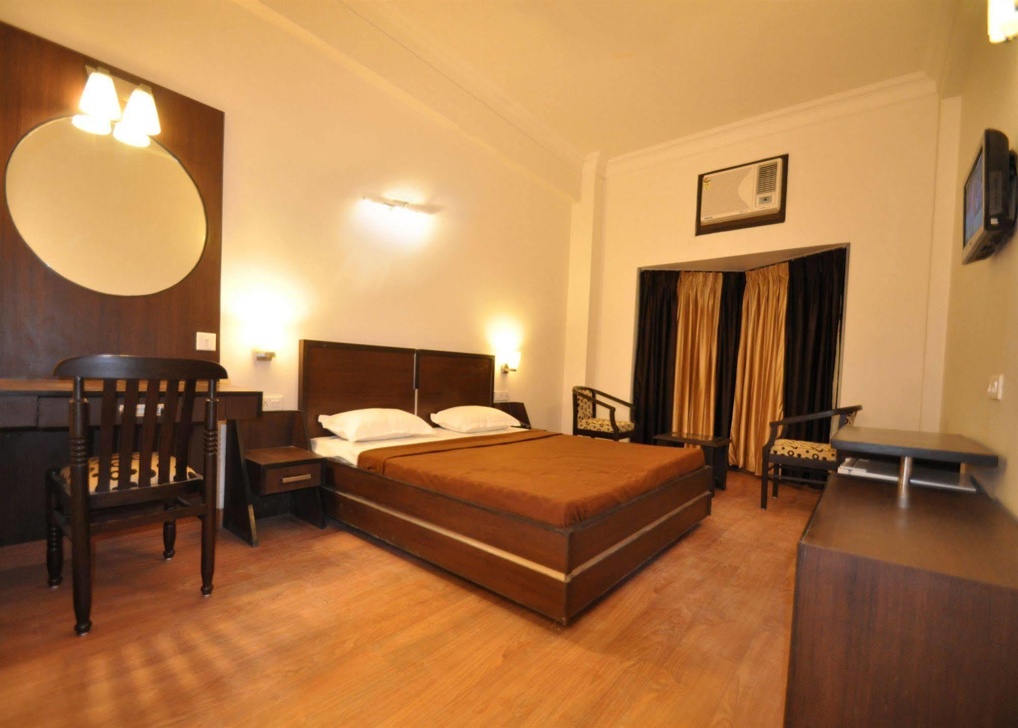 Hotel Hong Kong Inn Amritsar Buitenkant foto