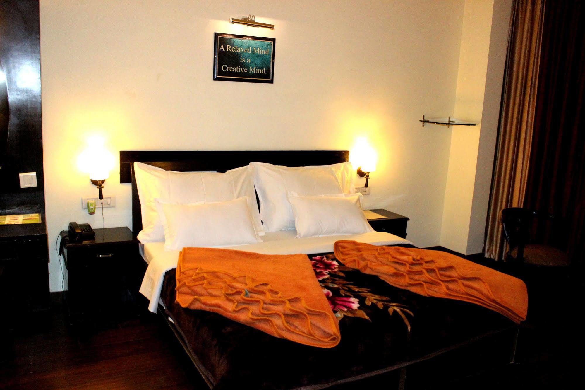 Hotel Hong Kong Inn Amritsar Buitenkant foto