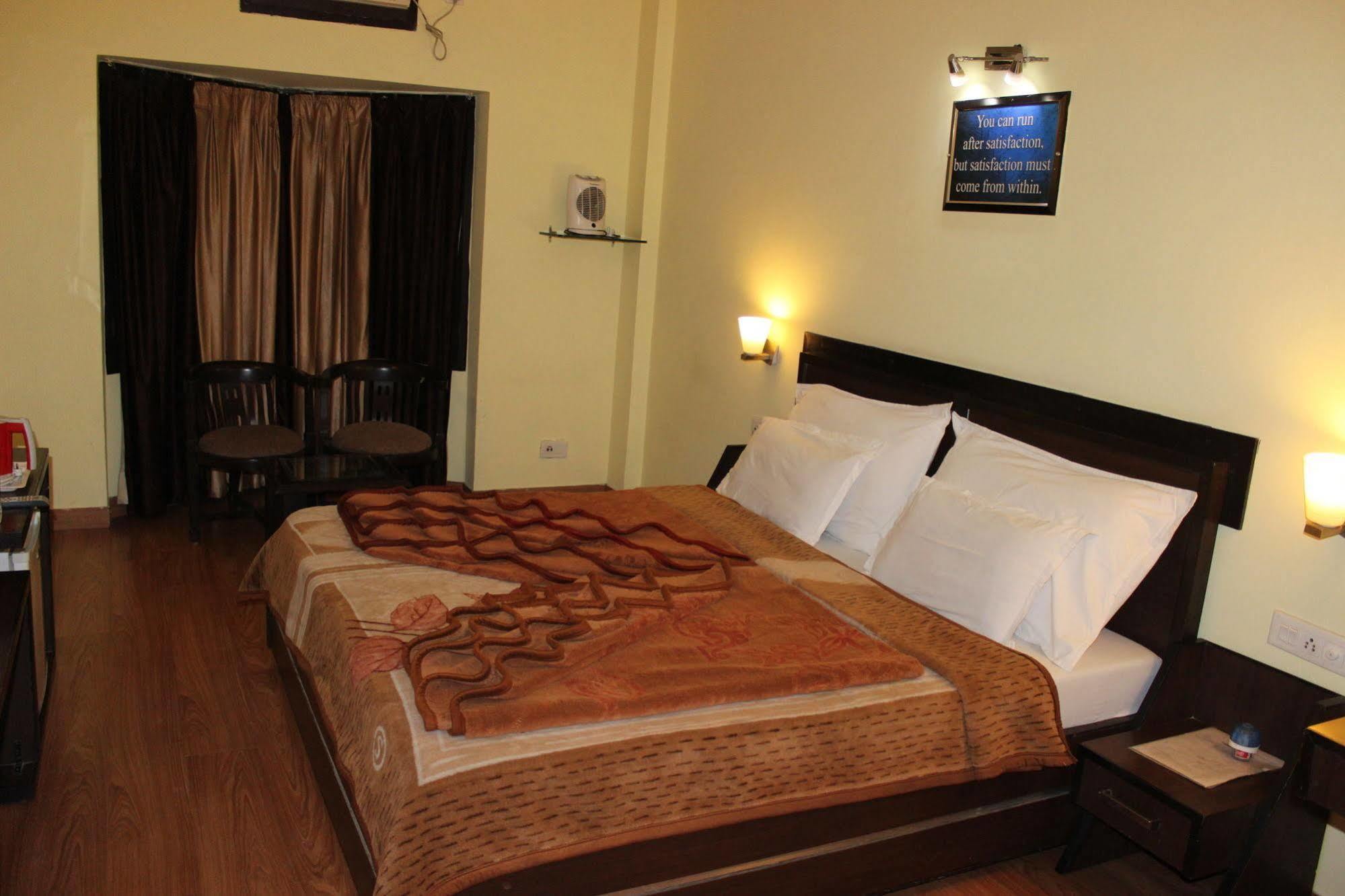 Hotel Hong Kong Inn Amritsar Buitenkant foto