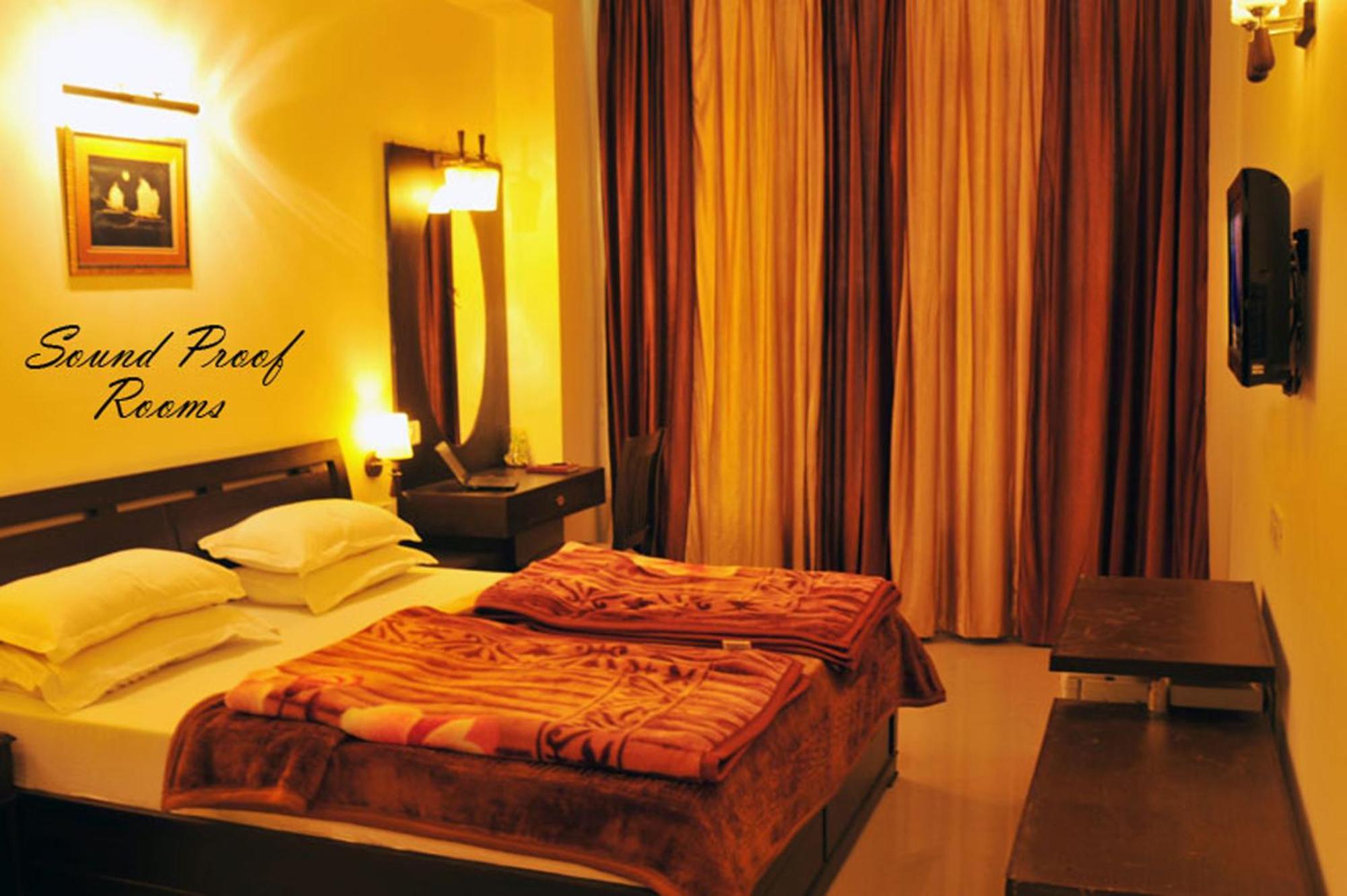 Hotel Hong Kong Inn Amritsar Buitenkant foto