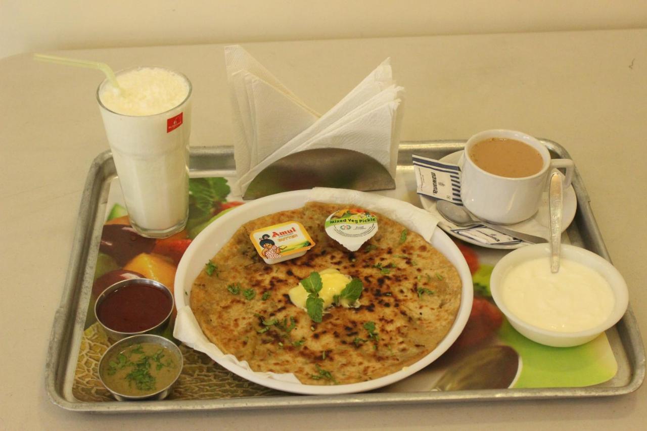 Hotel Hong Kong Inn Amritsar Buitenkant foto
